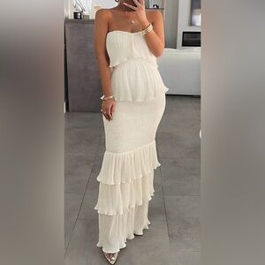 Momyknows Off Shoulder Bandeau Ruffle
Falbala Bodycon Maternity
Maxi Dress